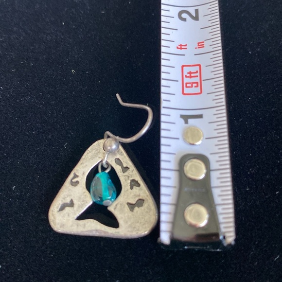 π$3 bundled - 4 Pairs of Dangle Earrings - Picture 9 of 9